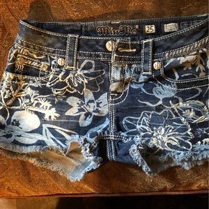 Miss me shorts size 25 in excellent condition